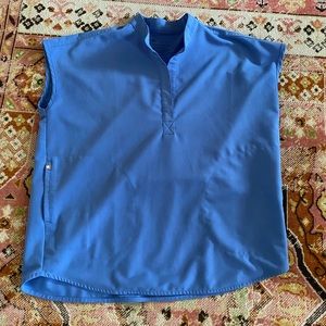 Figs size small Ceil blue scrub top